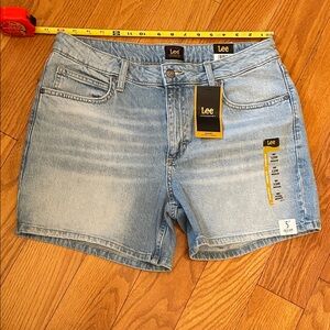 Lee Women's sz 12 5” inseam Light Wash Jean Shorts